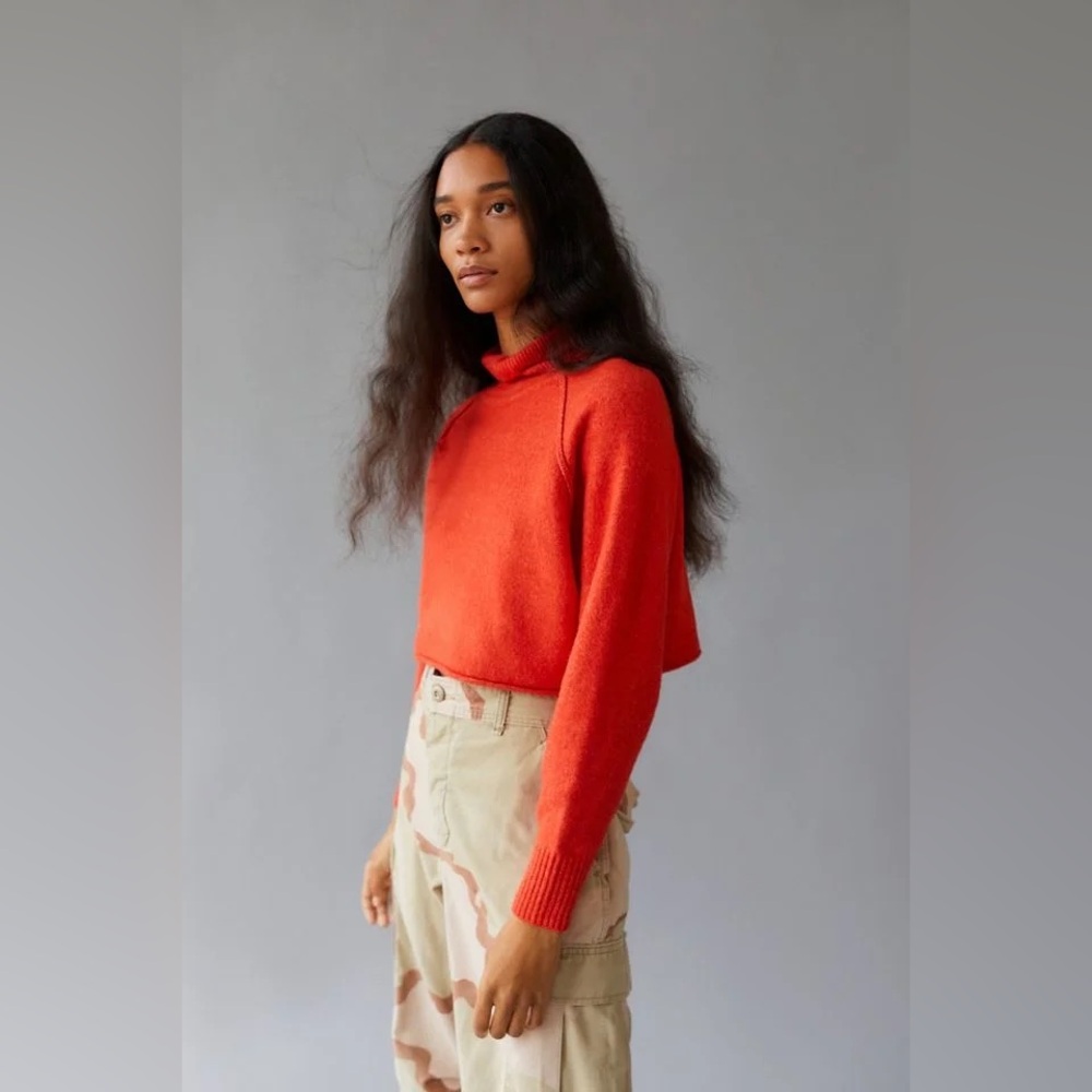 Urban Outfitters Kyla Cropped Turtleneck Sweater in Orange, size Large